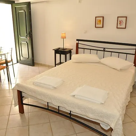 Handakas Studios شقة